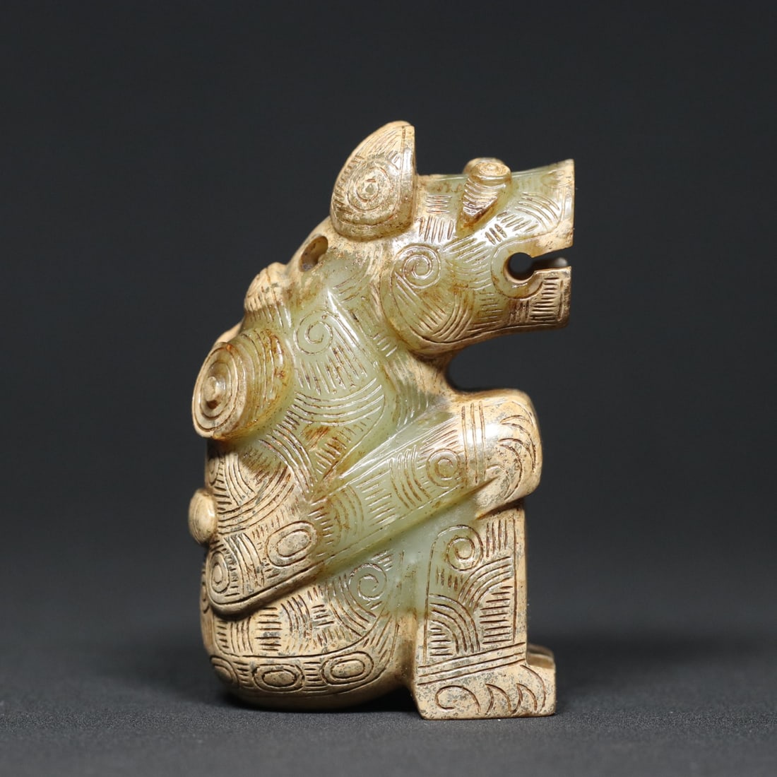 An Exquisite White Jade Bear Ornament - 2