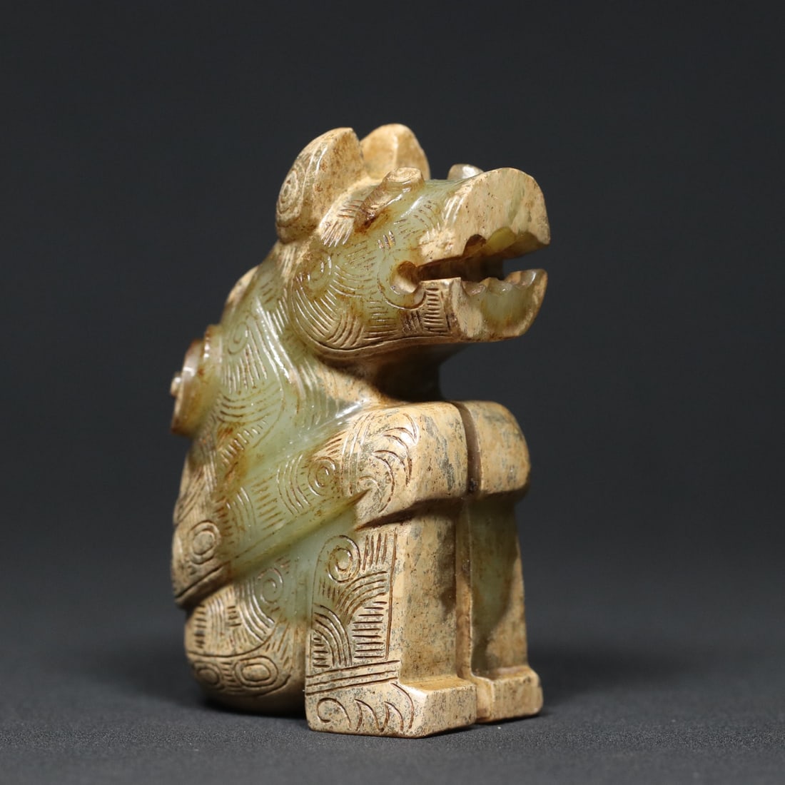 An Exquisite White Jade Bear Ornament - 3