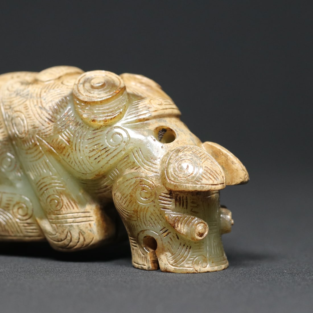 An Exquisite White Jade Bear Ornament - 6