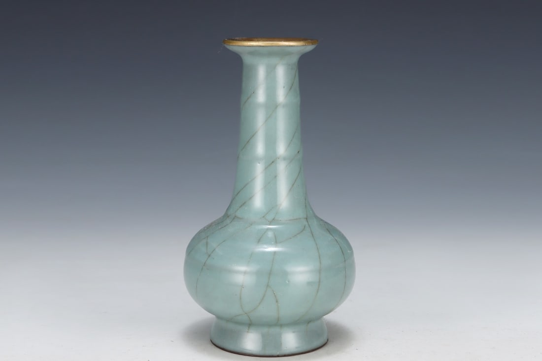 An Exquisite Guan yao Vase - 3