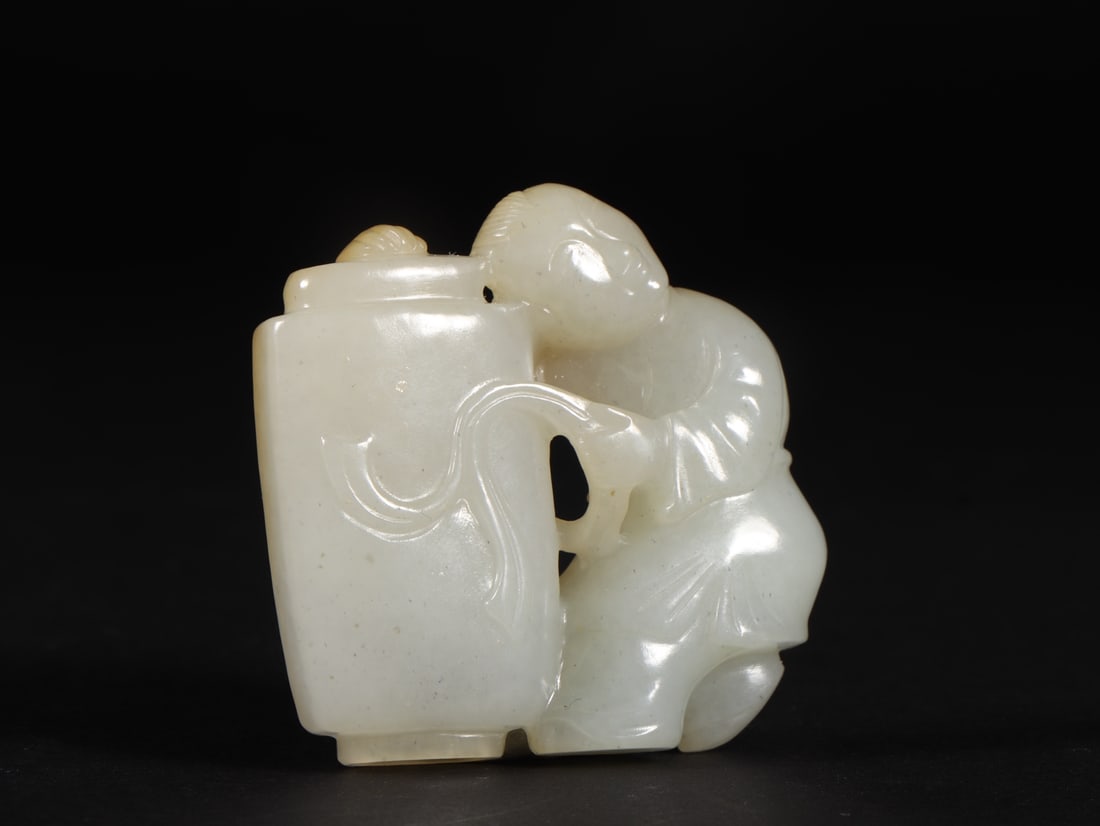 An Exquisite White Jade Figure Ornament (1 of 9)