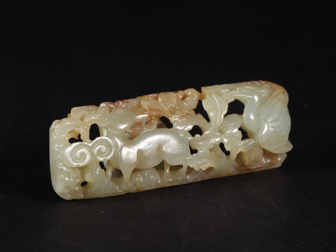 An Exquisite White Jade Deer Pattern Ornament - 2