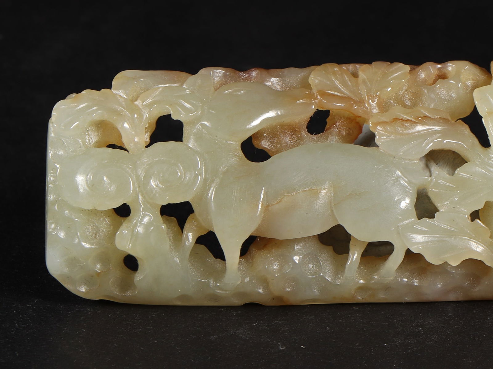 An Exquisite White Jade Deer Pattern Ornament - 4