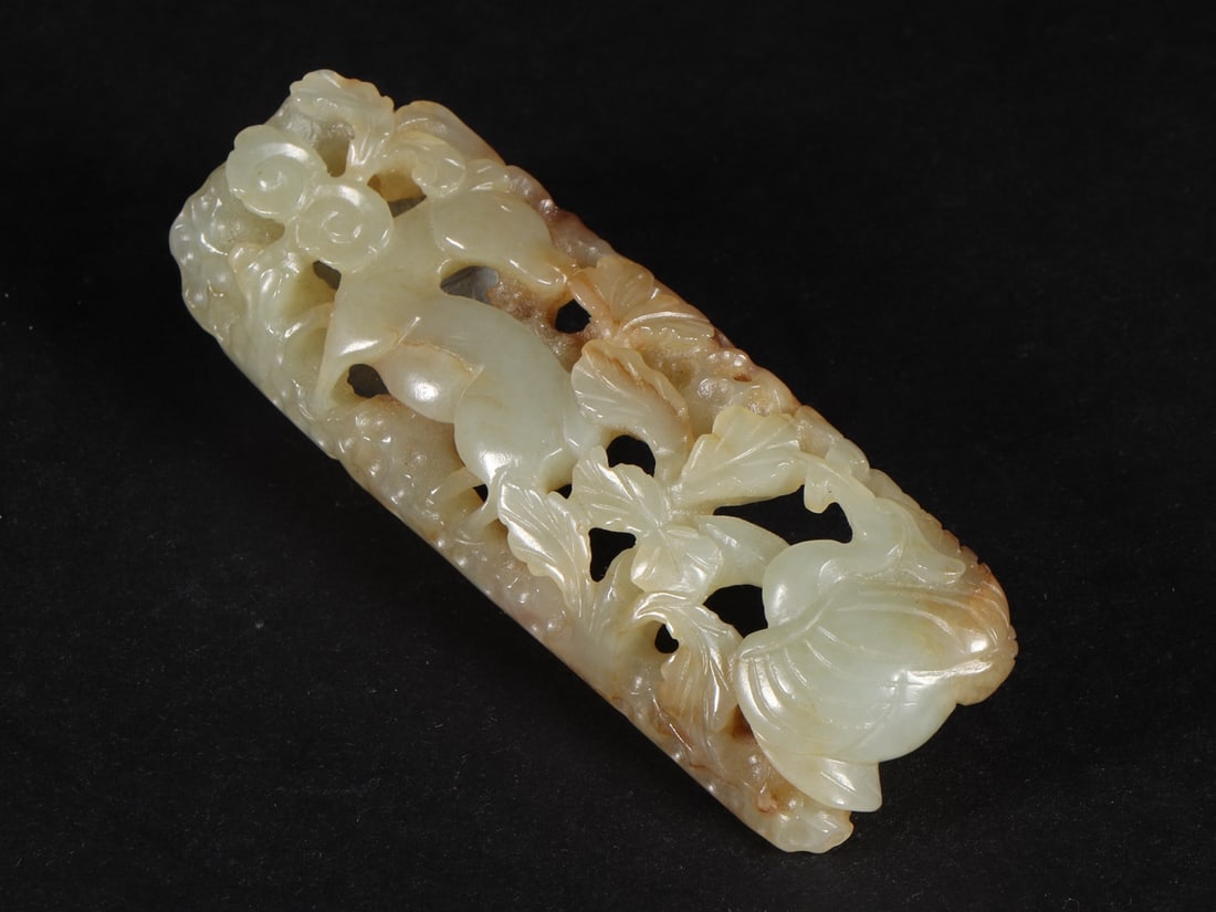 An Exquisite White Jade Deer Pattern Ornament - 9
