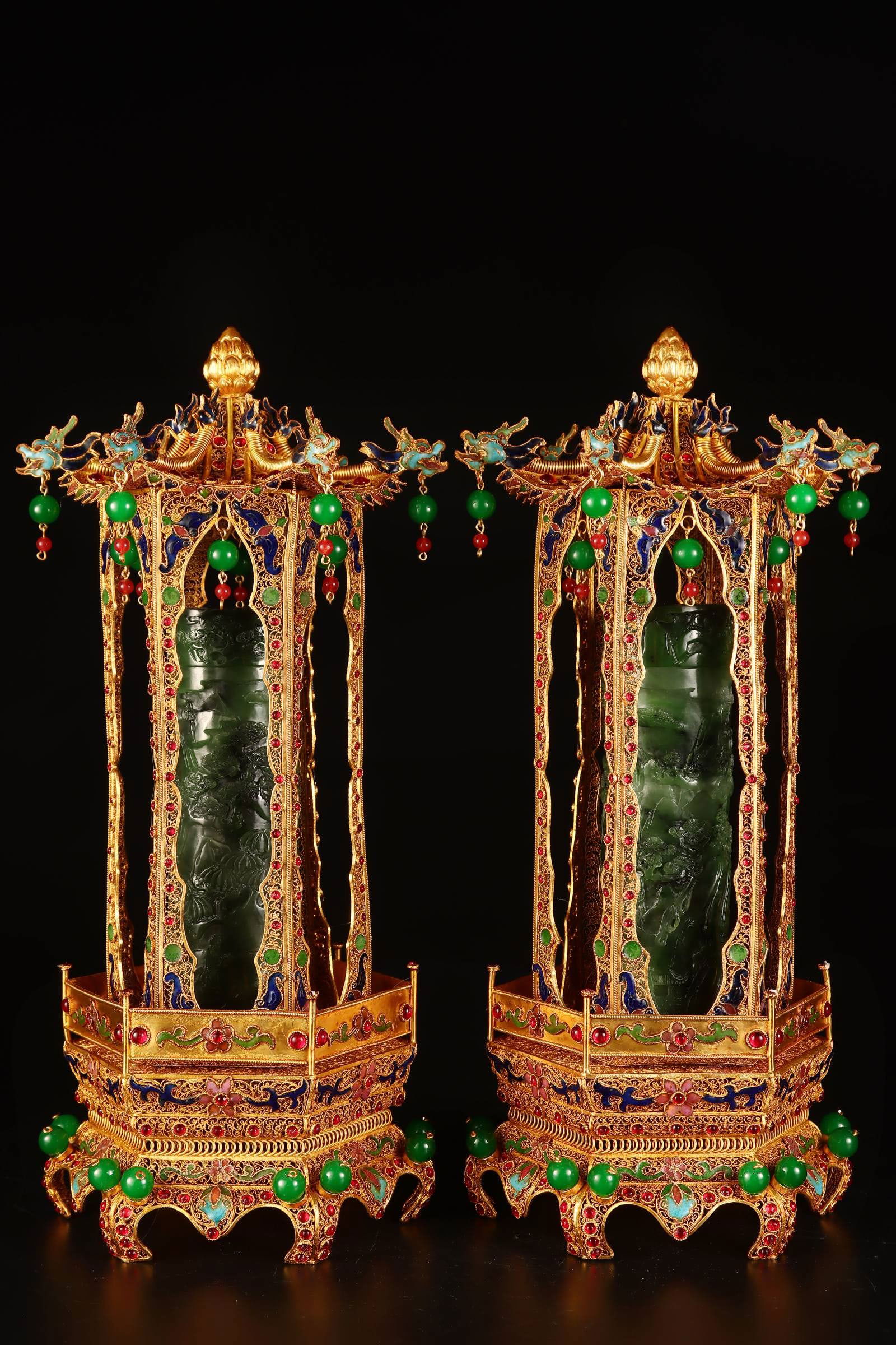 A Pair of Exquisite Gilt Bronze Jasper Pine Pattern Incense Tube: A Pair of Exquisite Gilt Bronze Jasper Pine Pattern Incense Tube Qing Dynasty, China Qianlong Four-character Mark Size:18cmx17cm Weight:3180g (The Dimensions Of All Batches Are Manually Measured.If