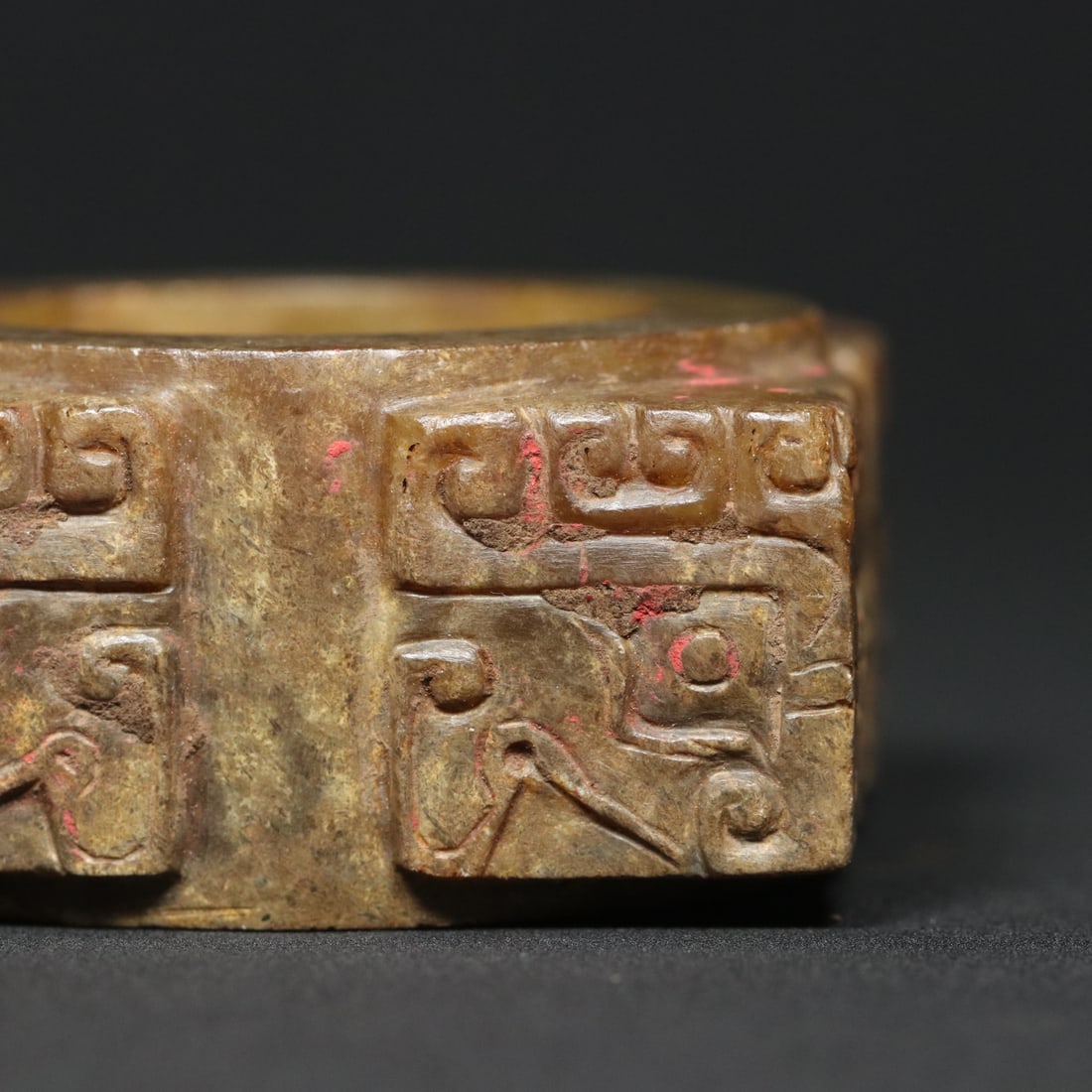 An Exquisite White Jade Beast-Face Pattern Ornament - 7