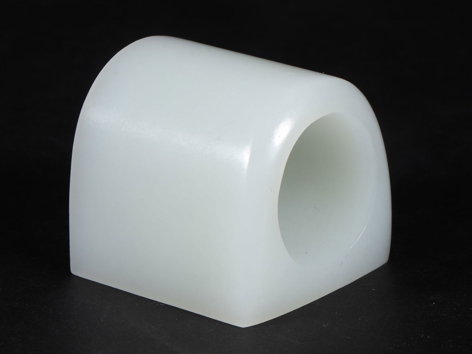 An Exquisite White Jade Ring: An Exquisite White Jade Ring Qing Dynasty, China Size:(inside diameter)2.1cm Size:3.4cm Weight:60g (The Dimensions Of All Batches Are Manually Measured.If You Need More Detailed Information, Please Co