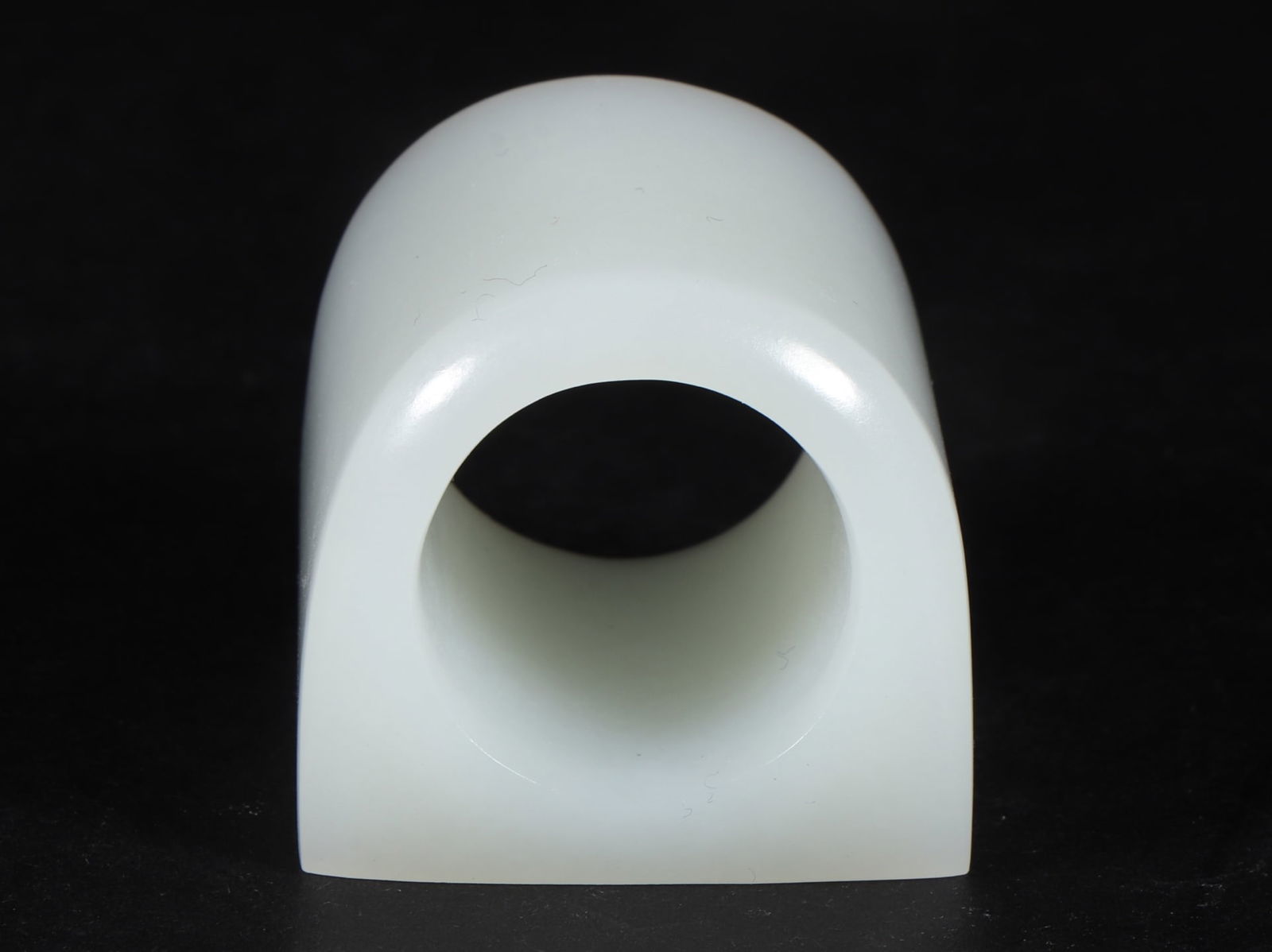 An Exquisite White Jade Ring - 2