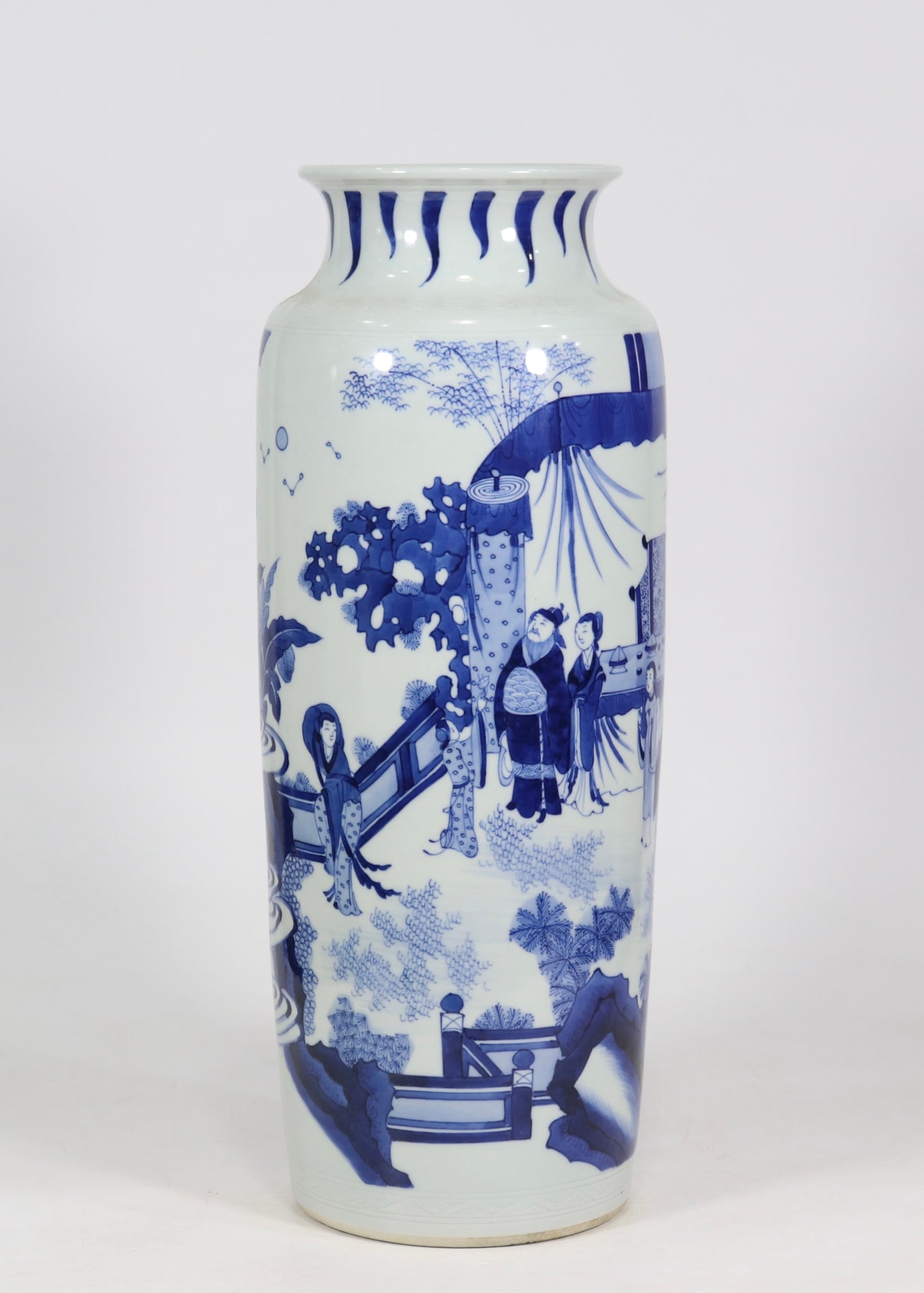 An Exquisite Blue and White Character and Story Pattern Vase: An Exquisite Blue and White Character and Story Pattern Vase Ming Dynasty, China Size:44.5cmx16cm (The Dimensions Of All Batches Are Manually Measured.If You Need More Detailed Information, Please Con