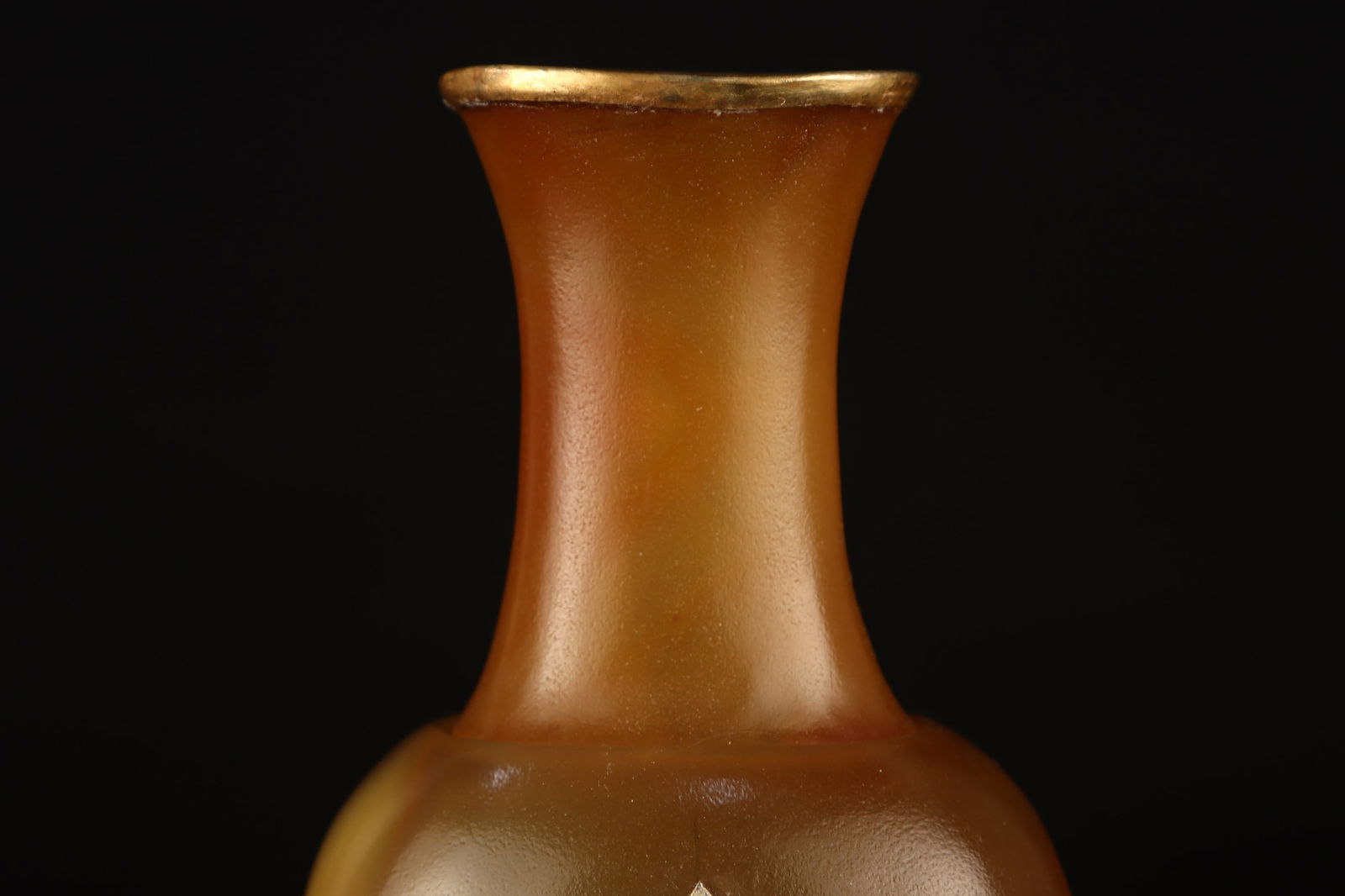 An Exquisite Agate Painted Gold Flower Pattern Vase - 6