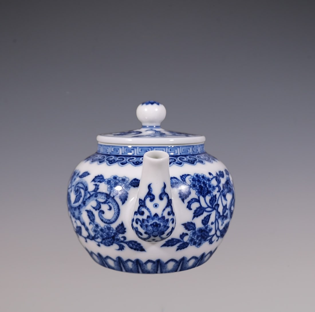 An Exquisite Blue and White Lotus Pattern Dragon Pattern Teapot - 4