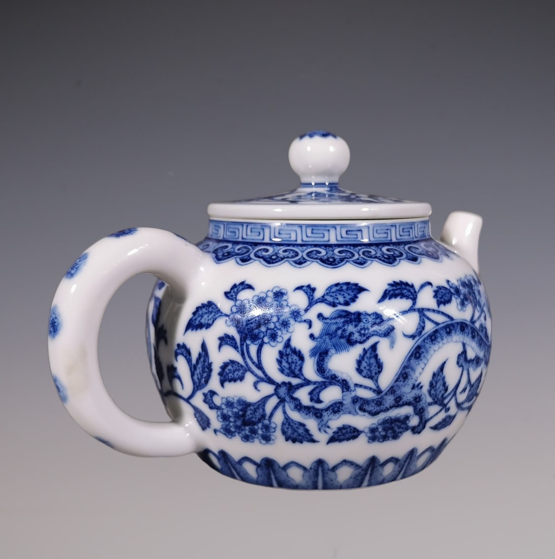 An Exquisite Blue and White Lotus Pattern Dragon Pattern Teapot - 5