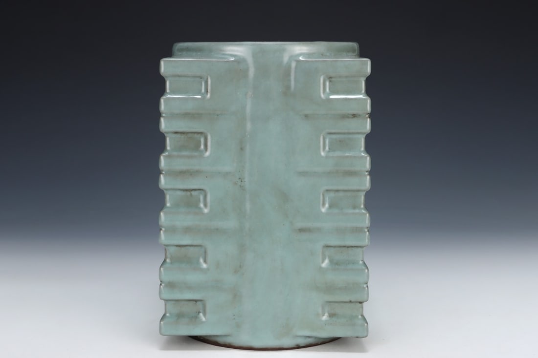 An Exquisite Guan yao Vase - 3