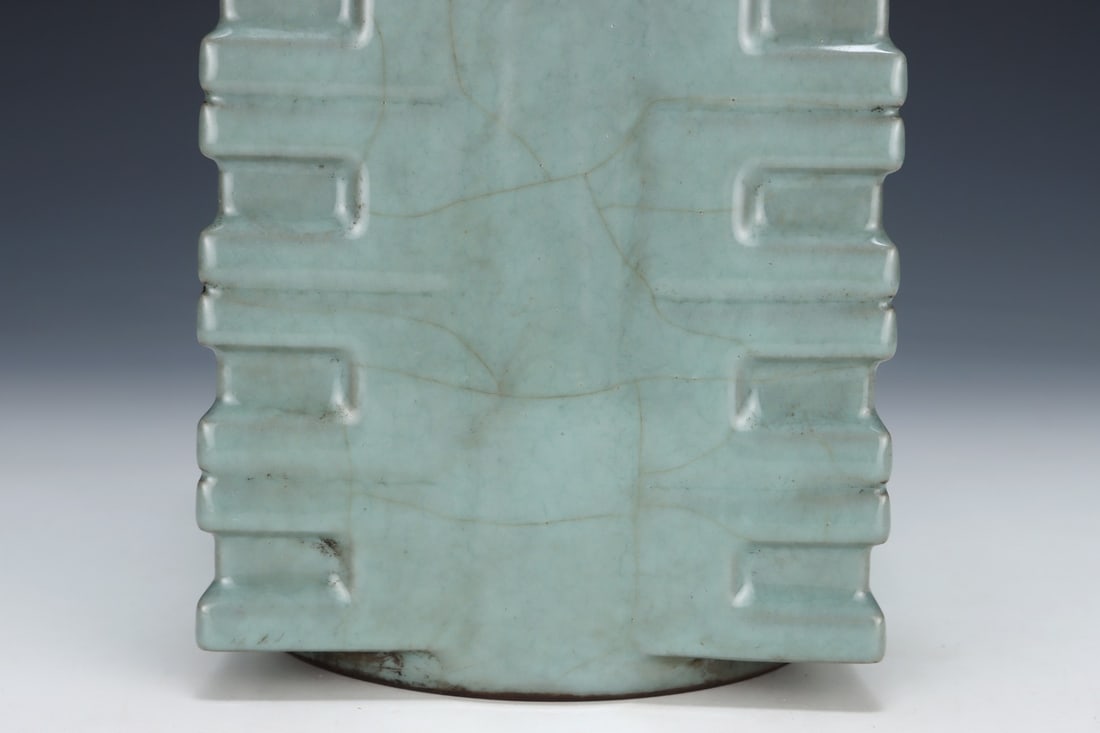 An Exquisite Guan yao Vase - 6