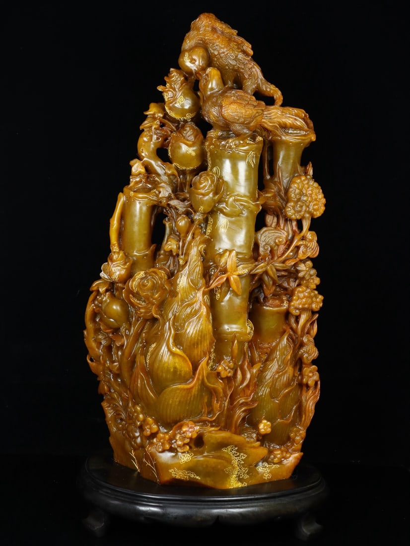 An Exquisite Shoushan Stone Flower and Bird Pattern Ornament (1 of 9)