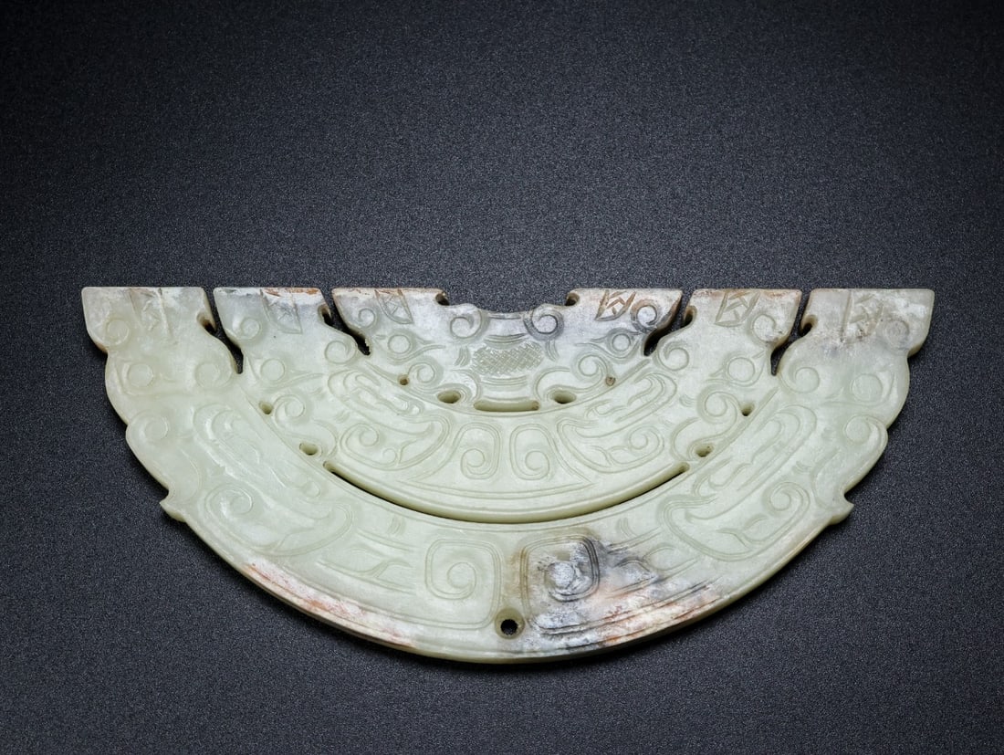 An Exquisite White Jade Dragon Pattern Ornament - 9