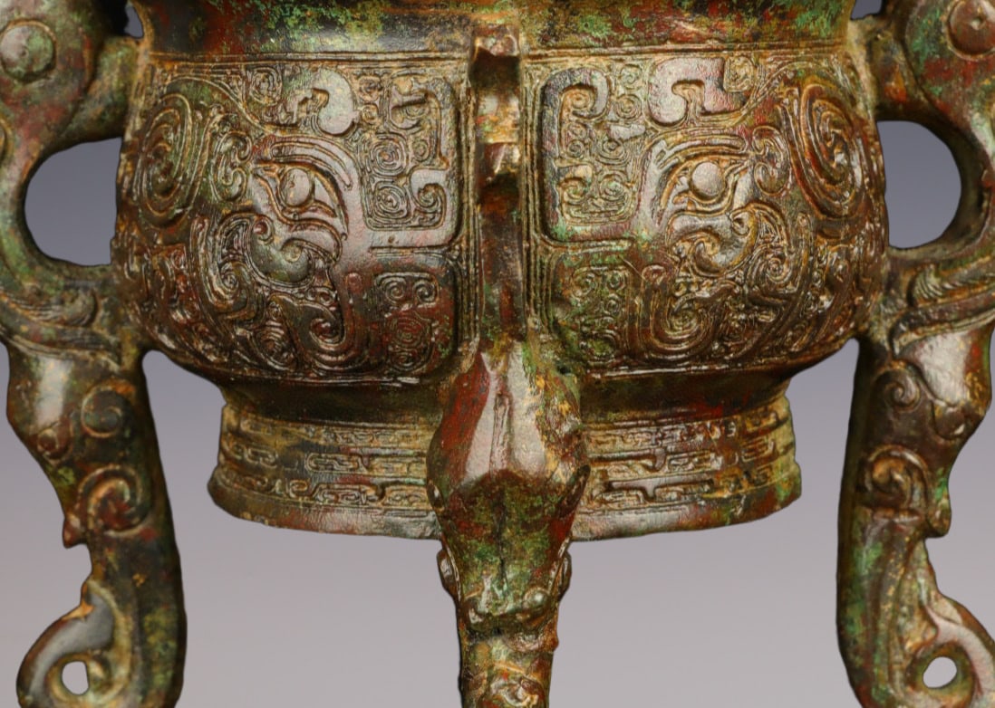 An Exquisite Bronze Beast-Face Pattern Censer - 3
