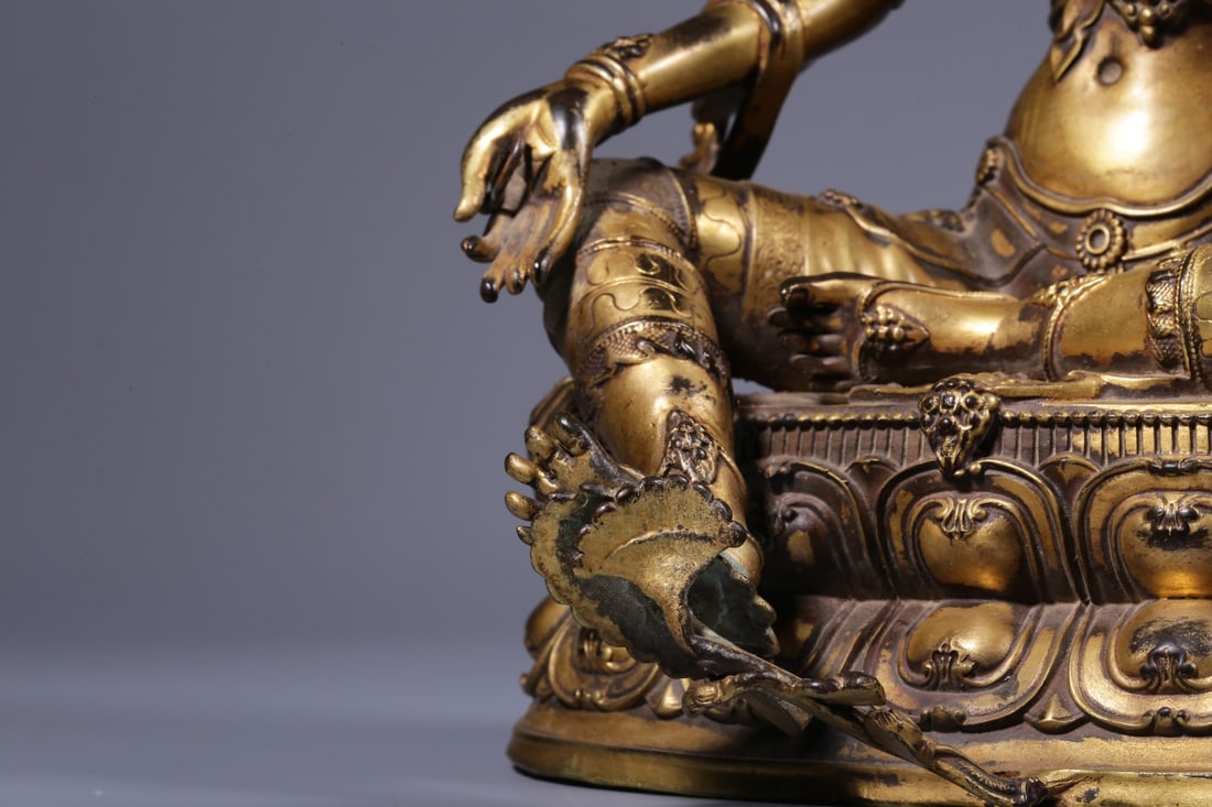 An Exquisite Gilt Bronze Statue of Tara - 6