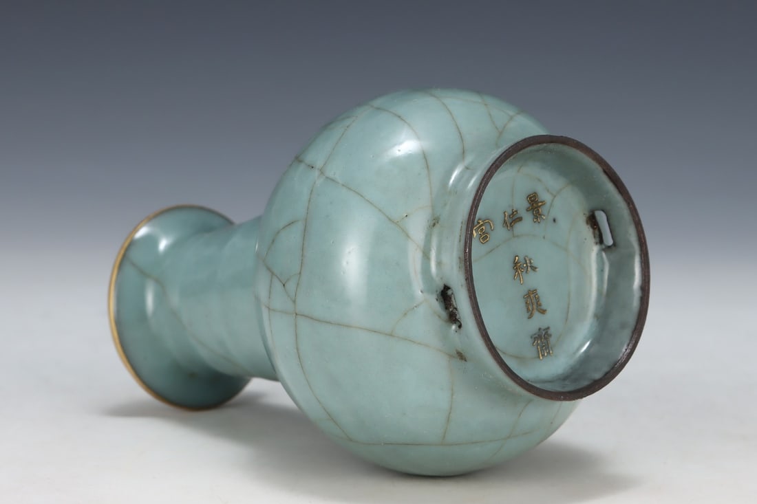 An Exquisite Guan yao Vase - 8