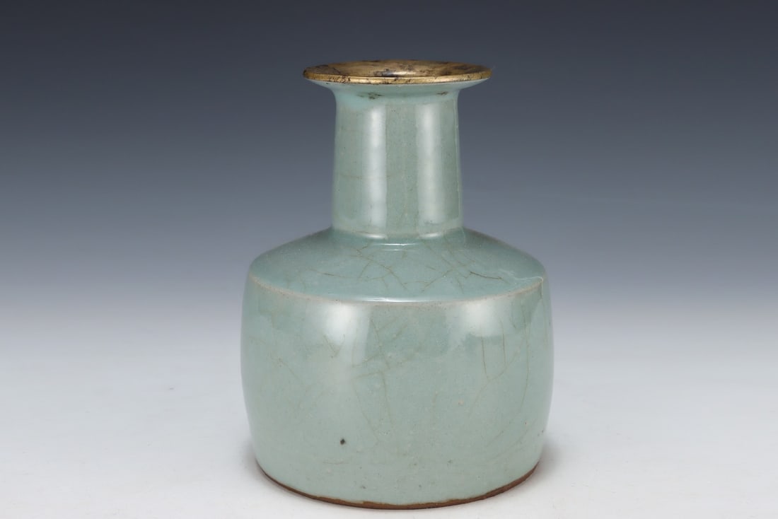 An Exquisite Guan yao Vase - 3