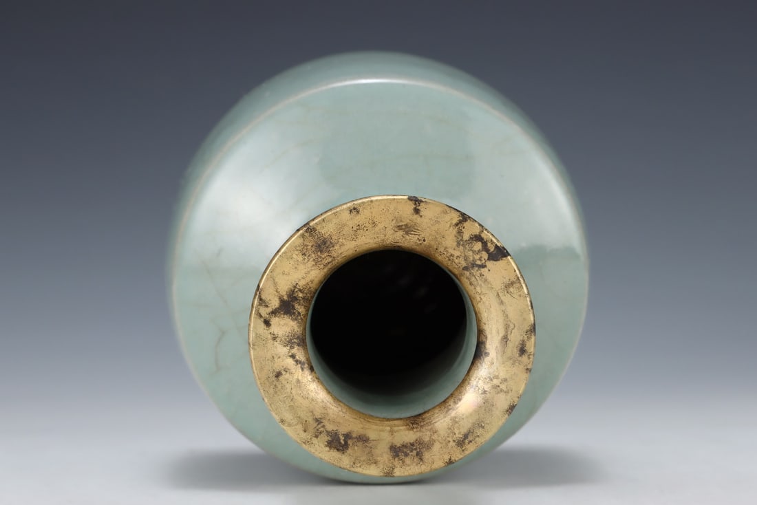 An Exquisite Guan yao Vase - 7