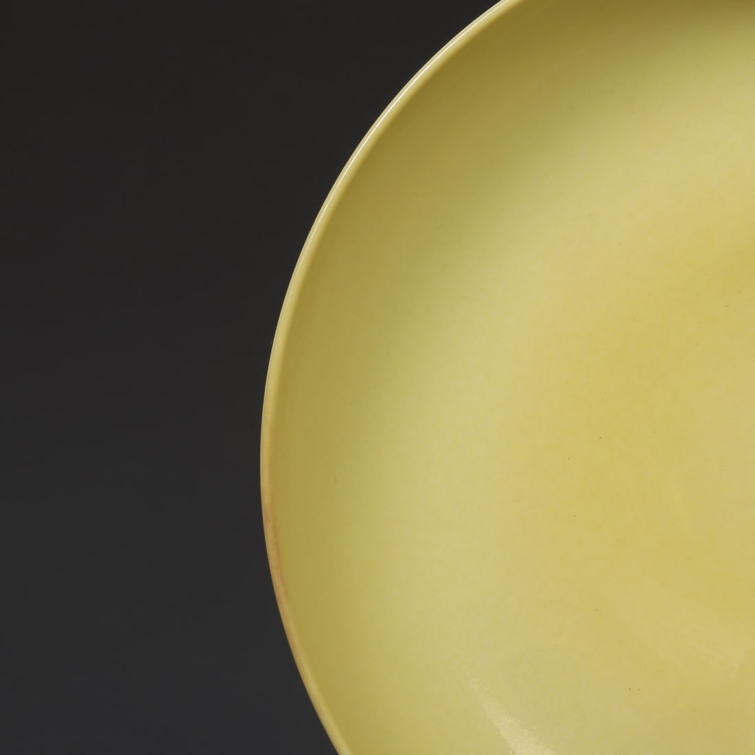 An Exquisite Yellow Glazed Plate - 4