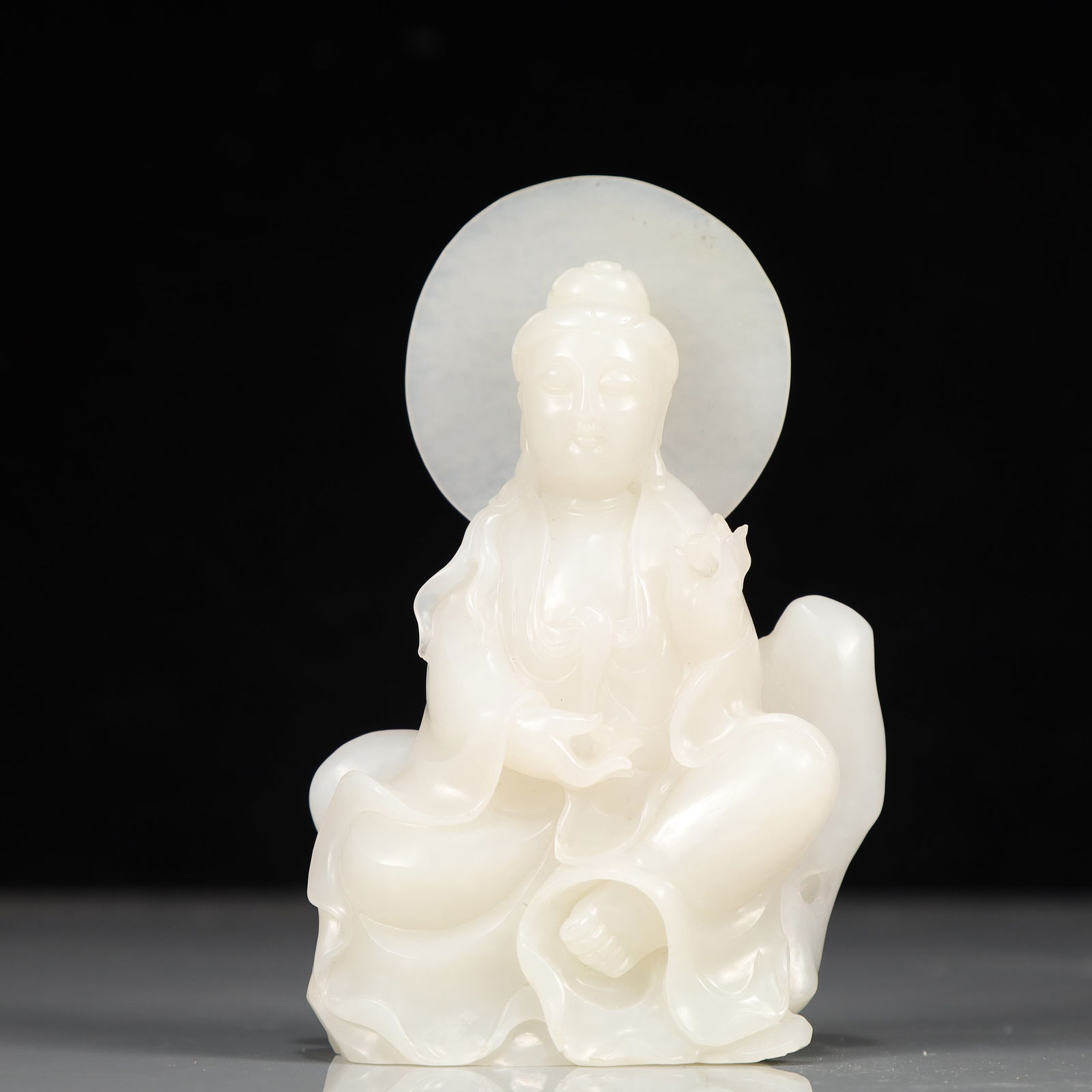 A Exquisite White Jade Statue of Avalokitesvara (1 of 9)