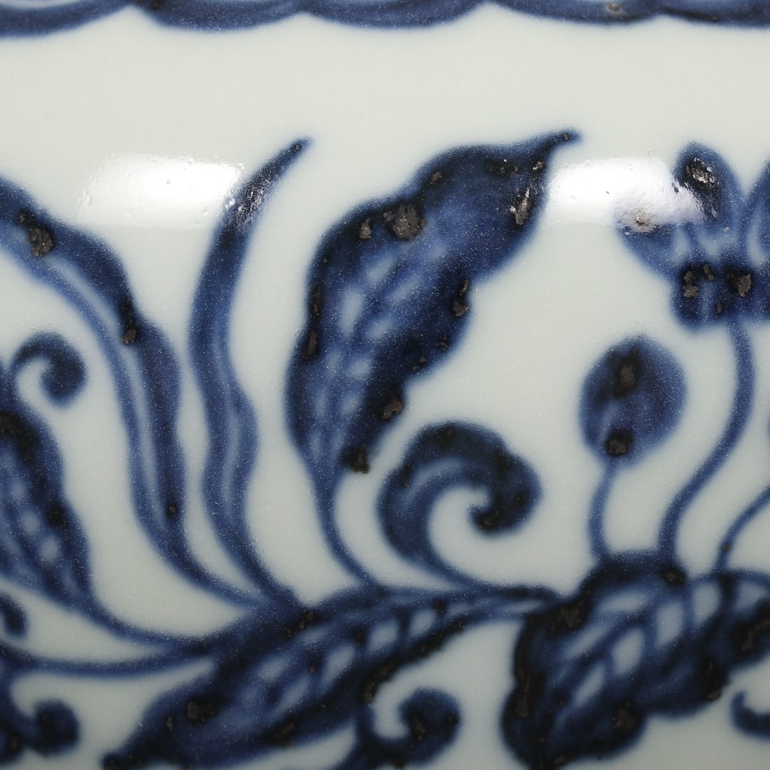 An Exquisite Blue and White Lotus Pattern Jar - 6