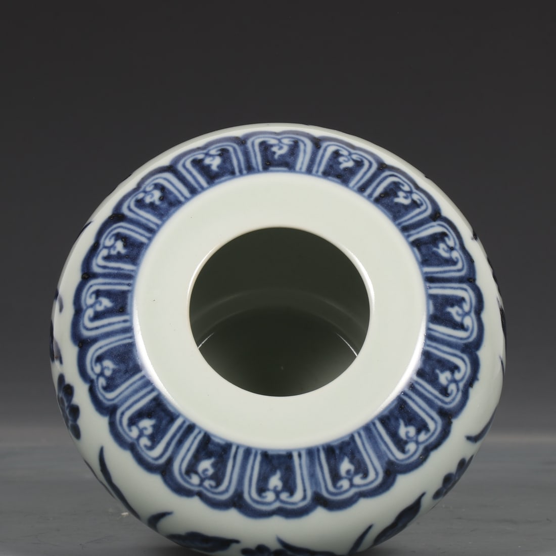 An Exquisite Blue and White Lotus Pattern Jar - 8