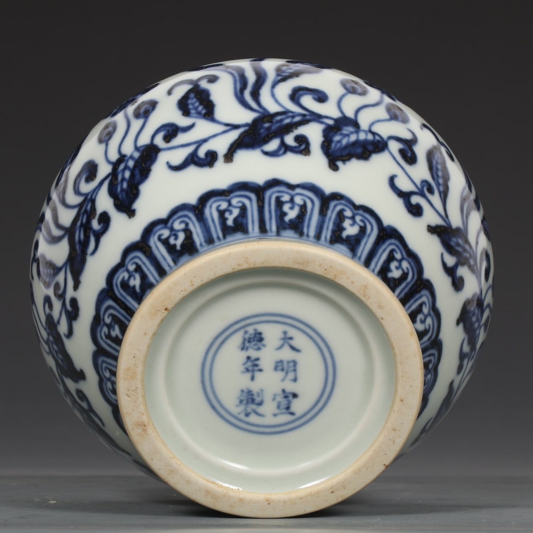 An Exquisite Blue and White Lotus Pattern Jar - 9