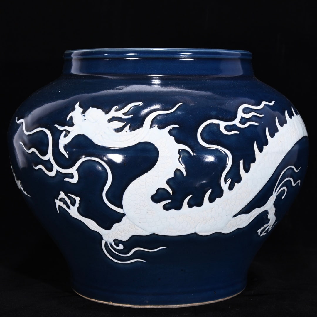 An Exquisite Ji Blue Glazed Dragon Pattern Jar (1 of 9)