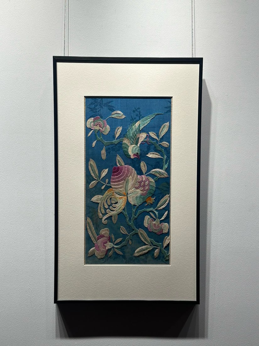 An Exquisite Kesi Flower and Bird Pattern Hanging Panel: An Exquisite Kesi Flower and Bird Pattern Hanging Panel Qing Dynasty, China Size:72cmx43cm (The Dimensions Of All Batches Are Manually Measured.If You Need More Detailed Information, Please Contact Ou