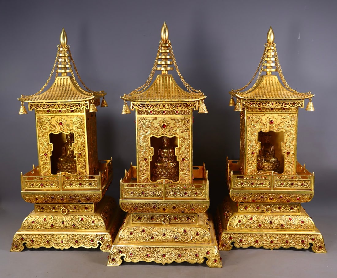 A Set of Fine Gilt Bronze Inlaid Gems Dragon Pattern Niche: A Set of Fine Gilt Bronze Inlaid Gems Dragon Pattern Niche Qing Dynasty, China Qianlong Four-character Mark Size:50.5cmx24cm Size:88cmx10cm Weight:25070g (The Dimensions Of All Batches Are Manually