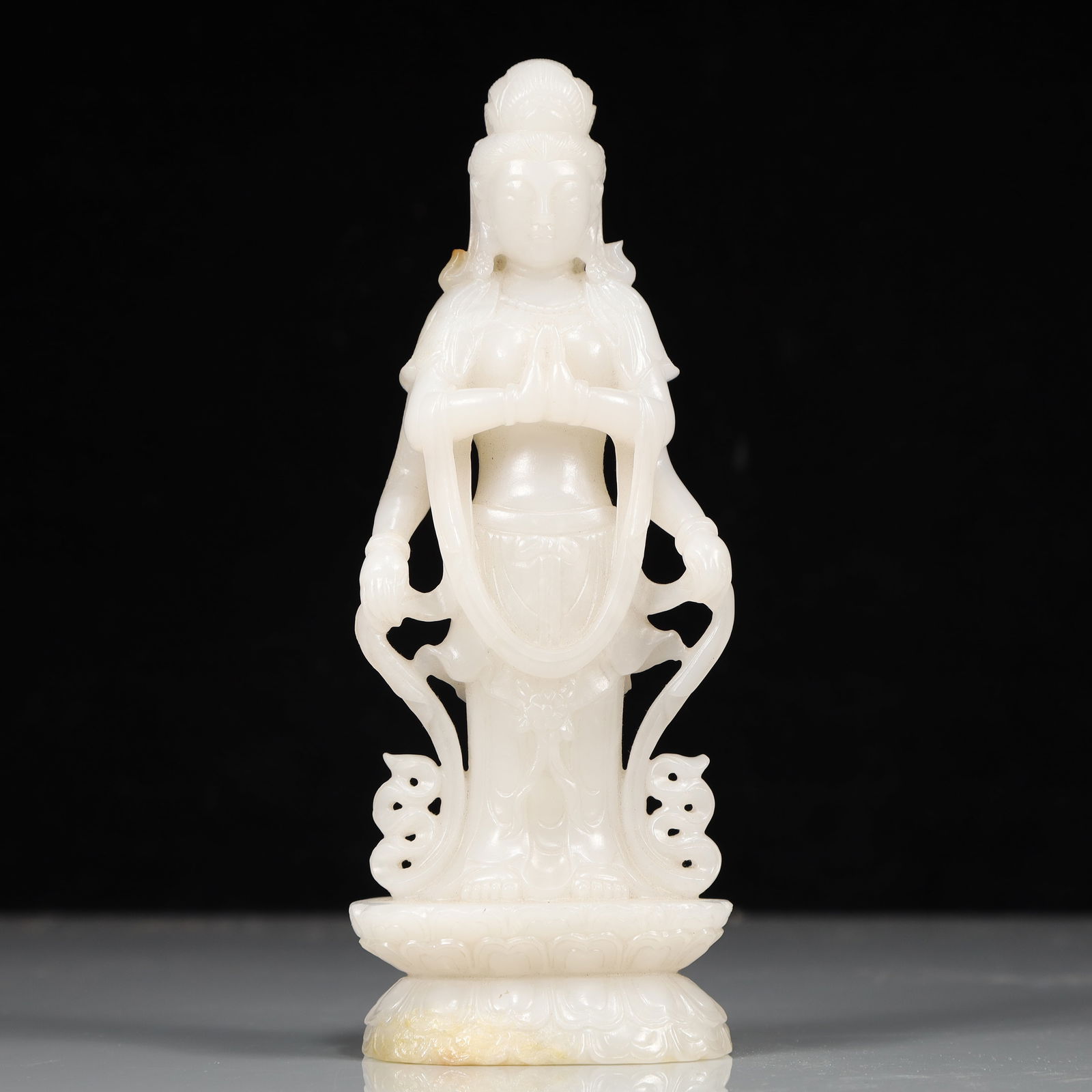 A Exquisite White Jade Four-arms Statue of Avalokitesvara: A Exquisite White Jade Four-arms Statue of Avalokitesvara Qing Dynasty, China Size:8cmx4.5cmx20cm Weight:650g (The Dimensions Of All Batches Are Manually Measured.If You Need More Detailed