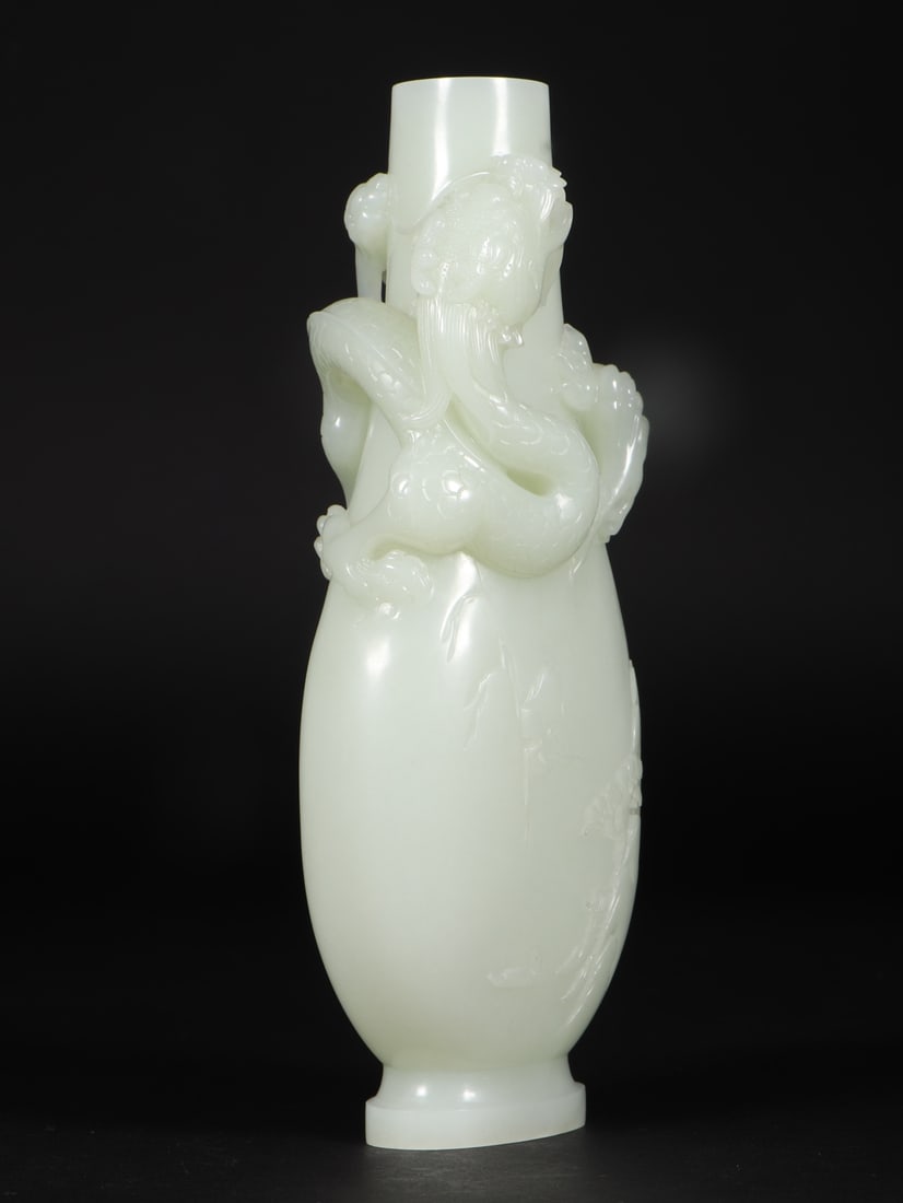 An Exquisite White Jade Dragon Pattern Vase - 4