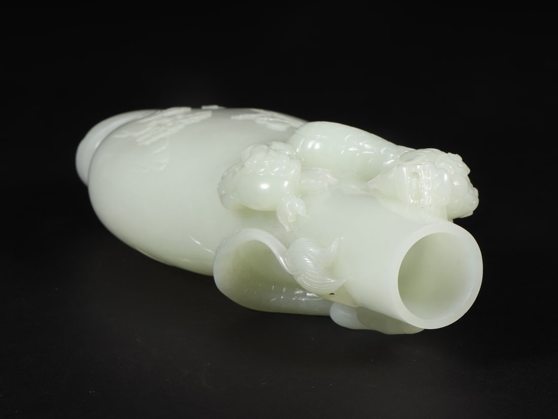 An Exquisite White Jade Dragon Pattern Vase - 8