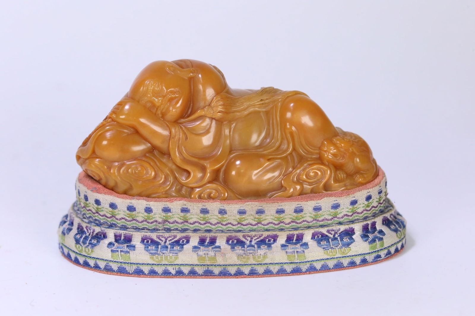 An Exquisite Shoushan Stone Statue of Arhat Ornament: An Exquisite Shoushan Stone Statue of Arhat Ornament Qing Dynasty, China Size:9.8cmx4.2cmx5.3cm Weight:223.8g (The Dimensions Of All Batches Are Manually Measured.If You Need More Detailed