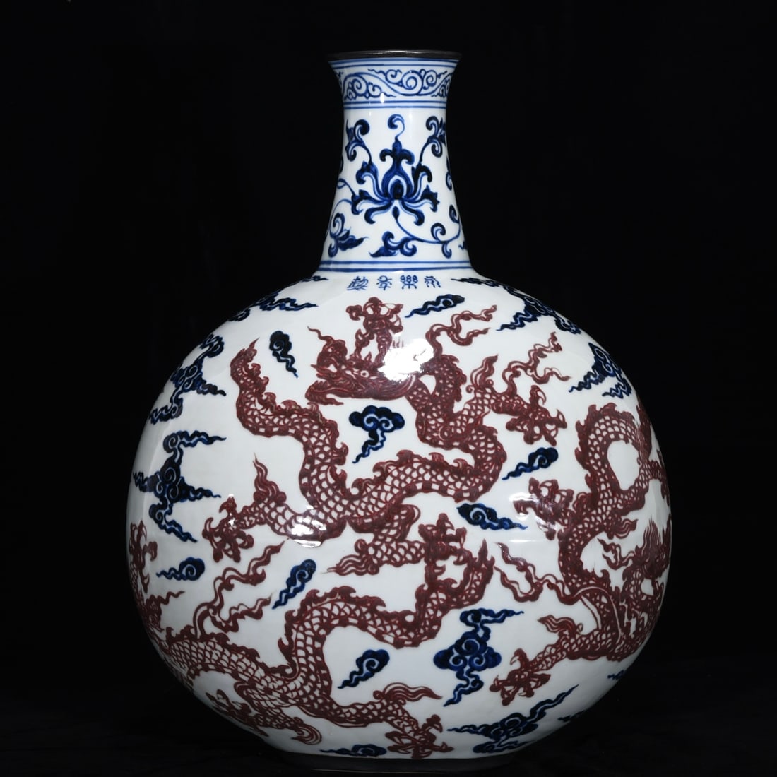 An Exquisite Blue and White Underglaze-Red Dragon Pattern Lotus Pattern Vase: An Exquisite Blue and White Underglaze-Red Dragon Pattern Lotus Pattern Vase Ming Dynasty, China Yongle Four-character Mark Size:45cmx33.5cm (The Dimensions Of All Batches Are Manually Measured.If You