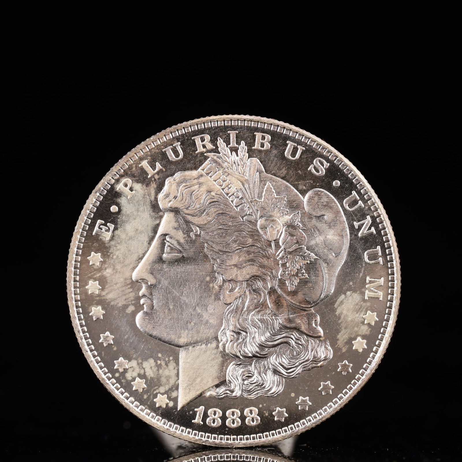 USA Morgan Dollar 1888 Coin: Obv: profile bust with date below and E PLURIBUS UNUM legend and stars around. Rev: eagle with In God we trust above within wreath with UNITED STATES OF AMERICA ONE DOLLAR legend. IN GOD WE TRUST /