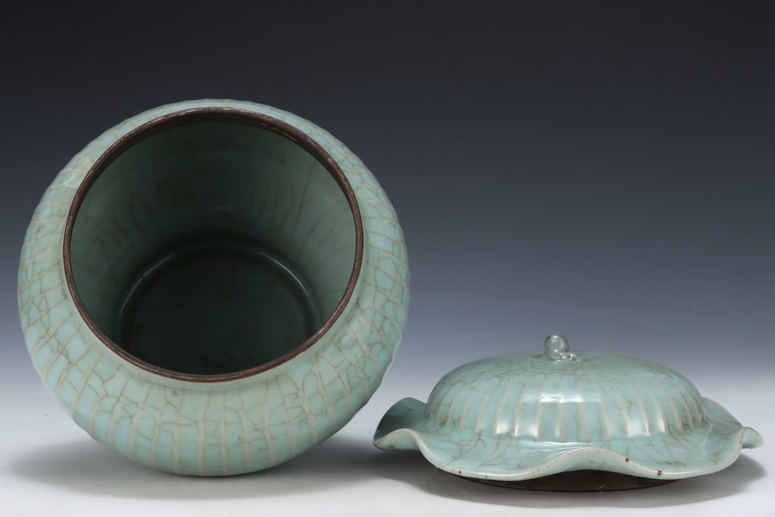 An Exquisite Guan yao Jar - 7