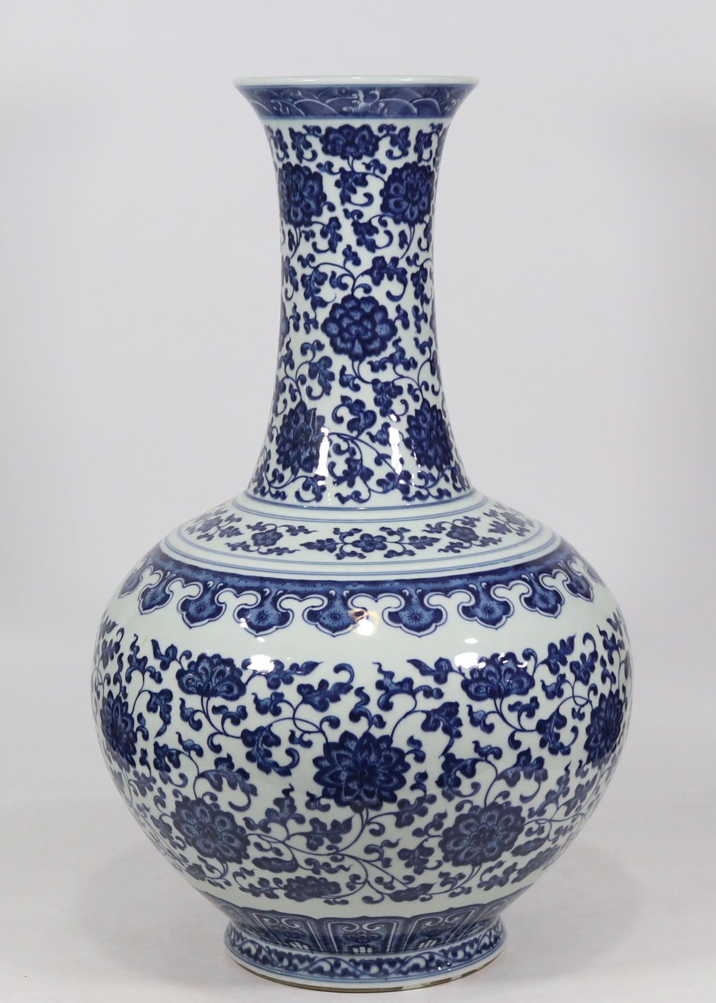 An Exquisite Blue and White Lotus Pattern Seawater Pattern Vase: An Exquisite Blue and White Lotus Pattern Seawater Pattern Vase Qing Dynasty, China Qianlong Six-character Mark Size:59cmx34.5cm (The Dimensions Of All Batches Are Manually Measured.If You Need