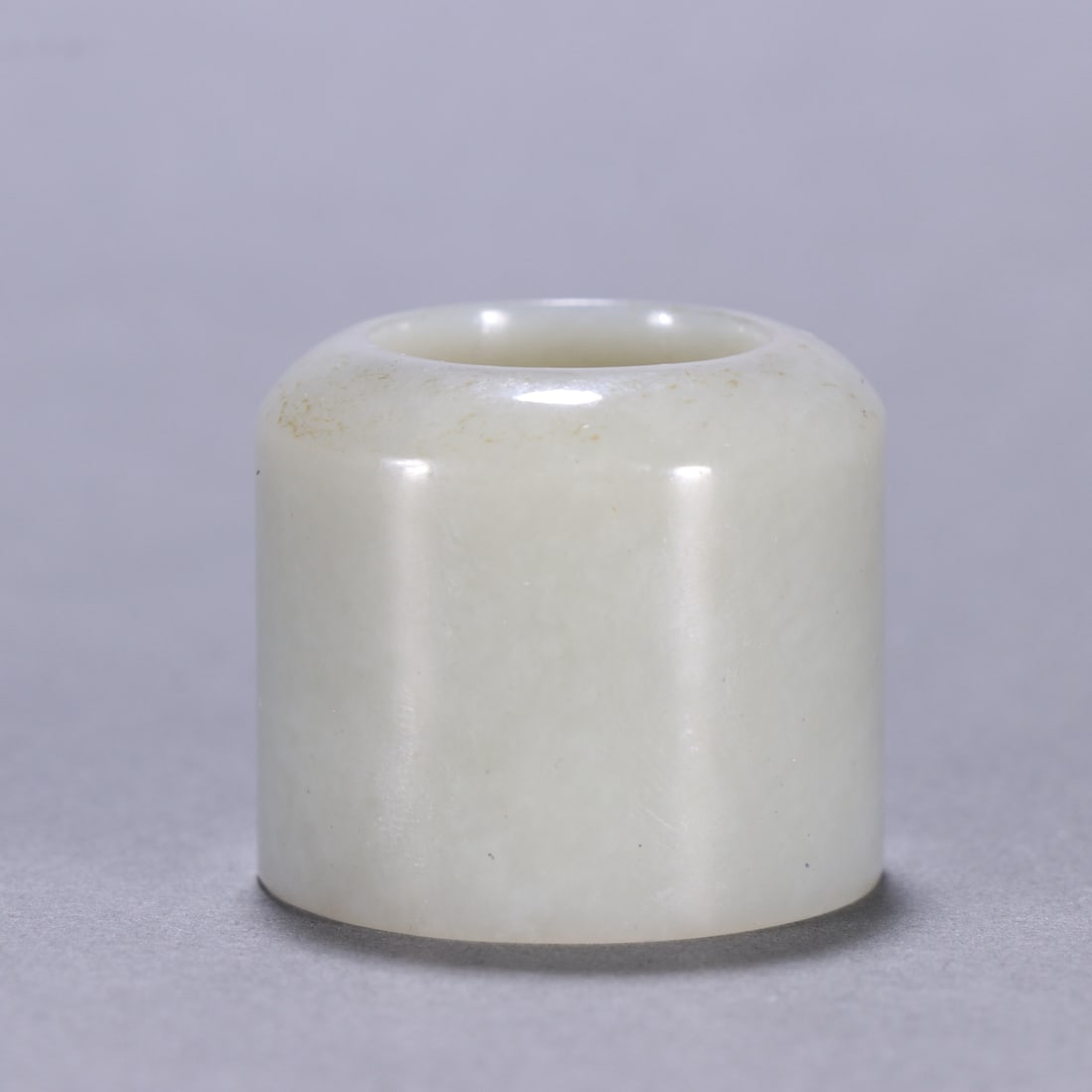 An Exquisite White Jade Ring - 3