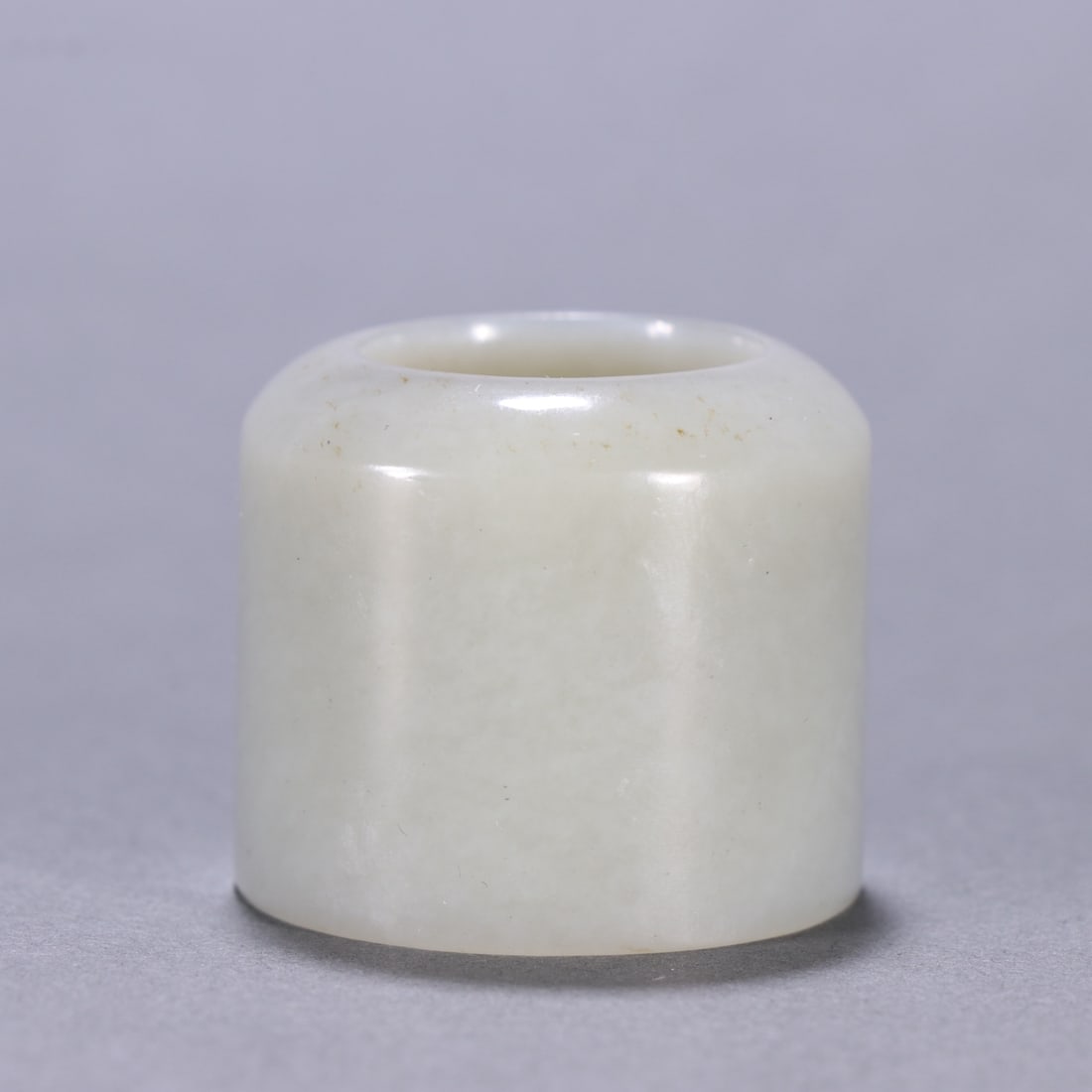 An Exquisite White Jade Ring - 4