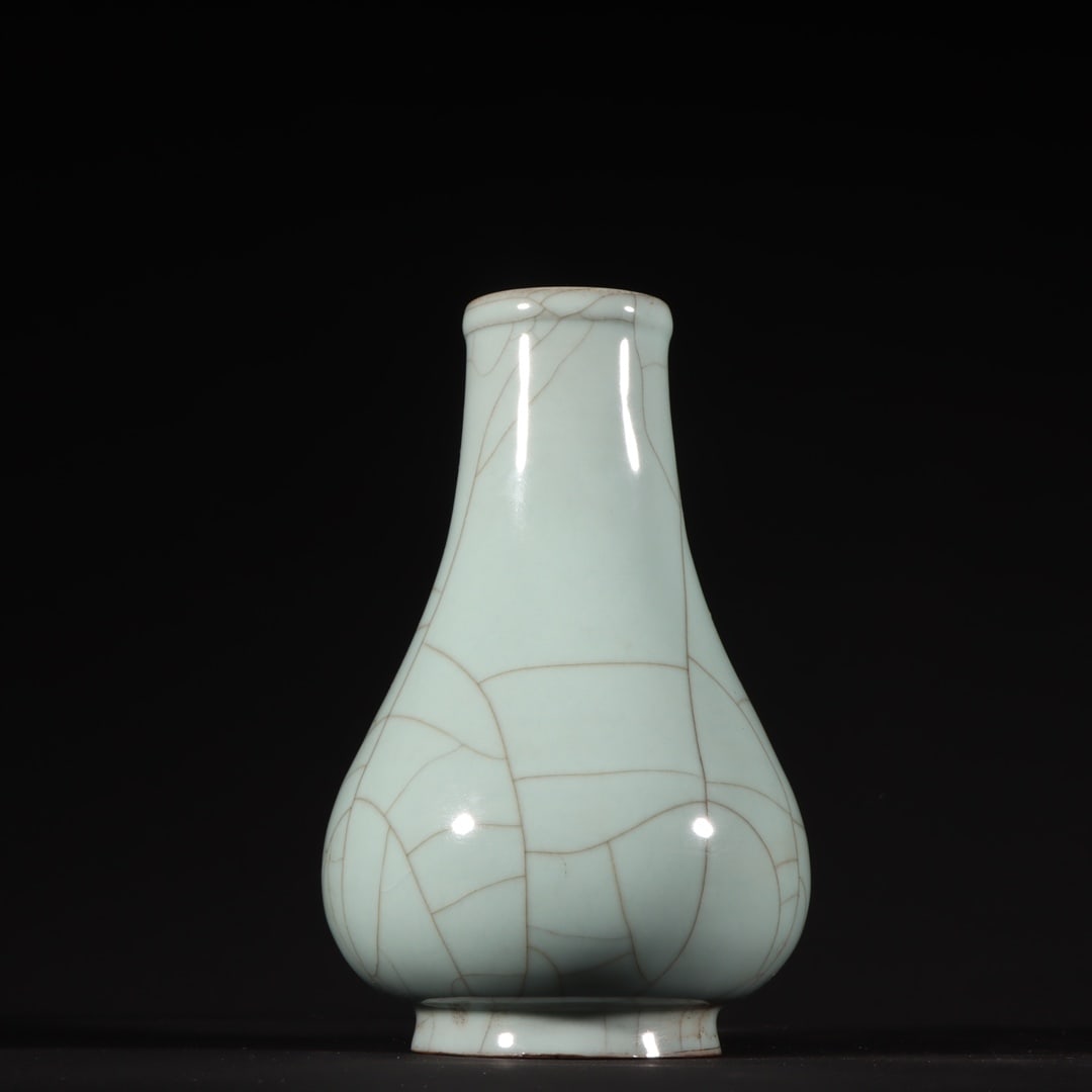 An Exquisite Guan yao Vase - 2