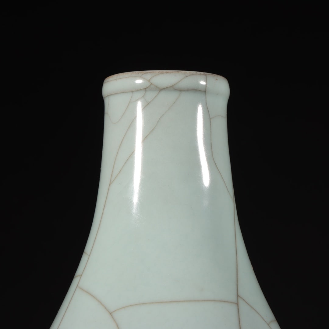 An Exquisite Guan yao Vase - 3
