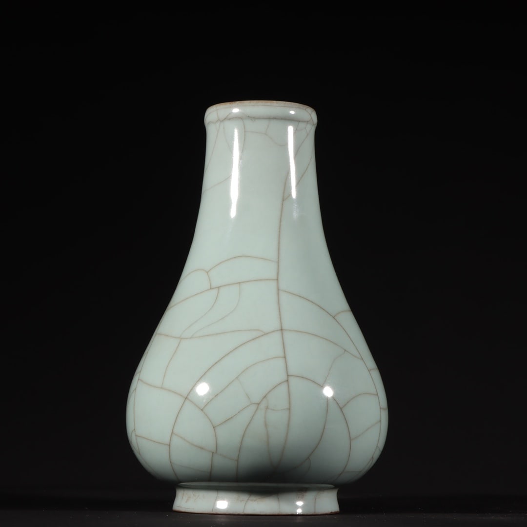 An Exquisite Guan yao Vase - 5