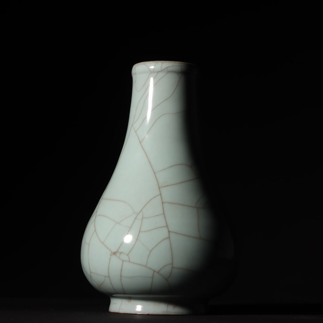 An Exquisite Guan yao Vase - 6