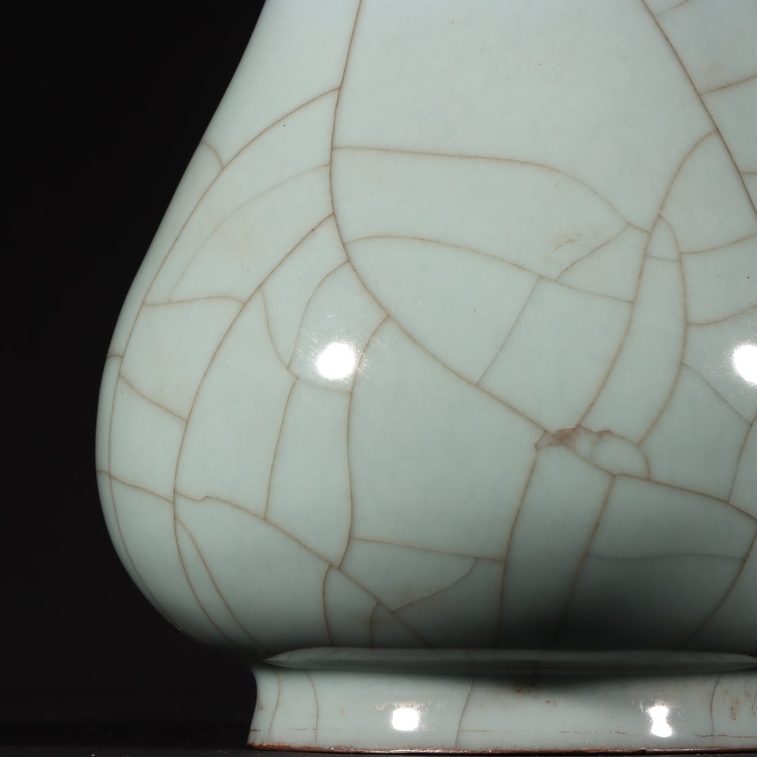 An Exquisite Guan yao Vase - 7
