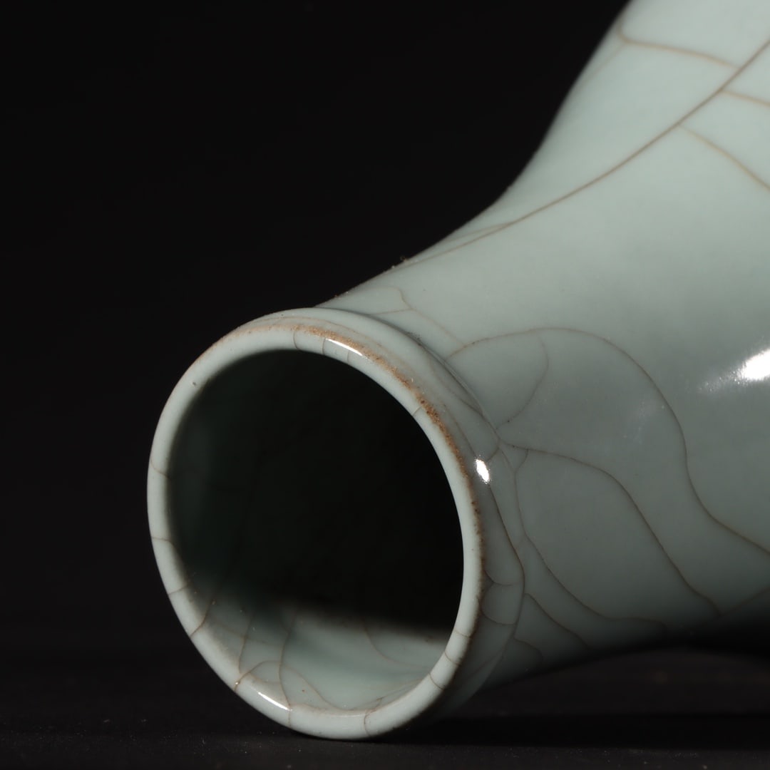 An Exquisite Guan yao Vase - 8