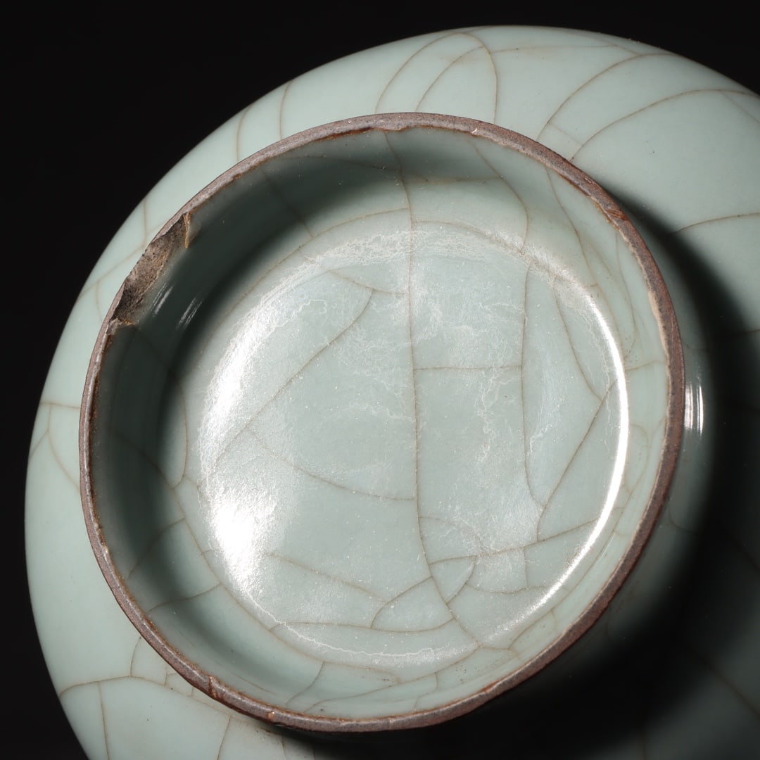 An Exquisite Guan yao Vase - 9